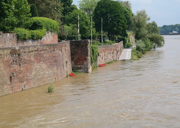 water-damage-640x480-77096910.jpeg
