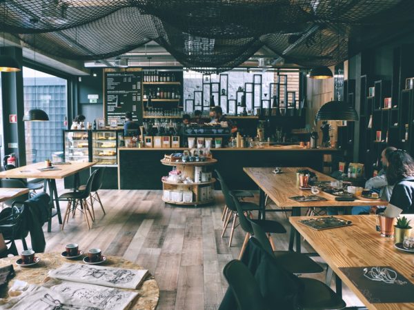 cafe-640x480-42641556.jpeg