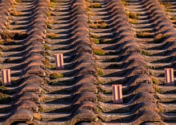 roofing-inspection-640x480-72548663.jpeg