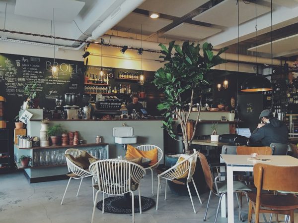 cafe-640x480-33377346.jpeg
