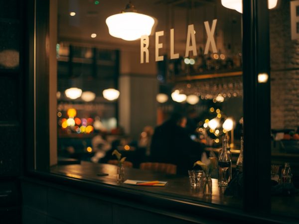 cafe-640x480-35016327.jpeg