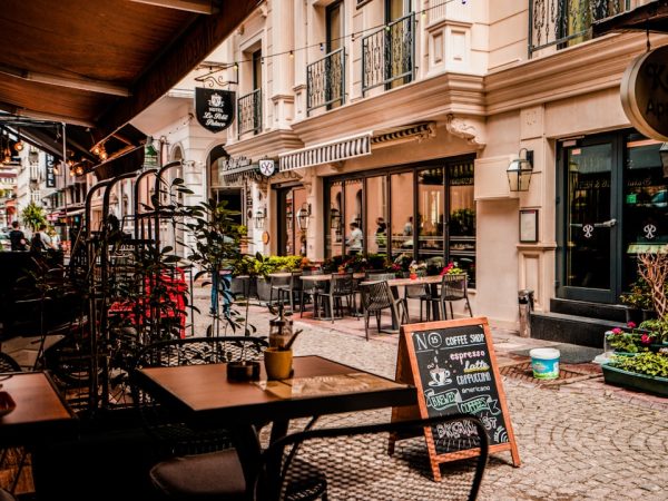 cafe-640x480-66891924.jpeg