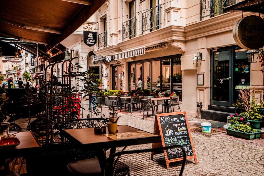 Uncovering Truthful Cafe Reviews: A Guide to Deciphering Feedback