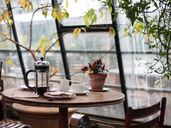cafe-640x480-71028292.jpeg