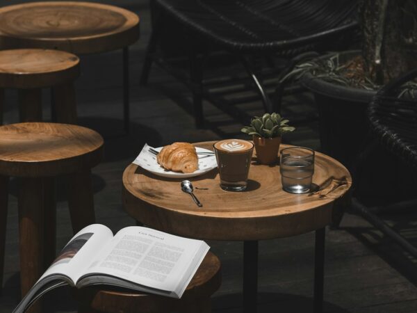 cafe-640x480-24331687.jpeg