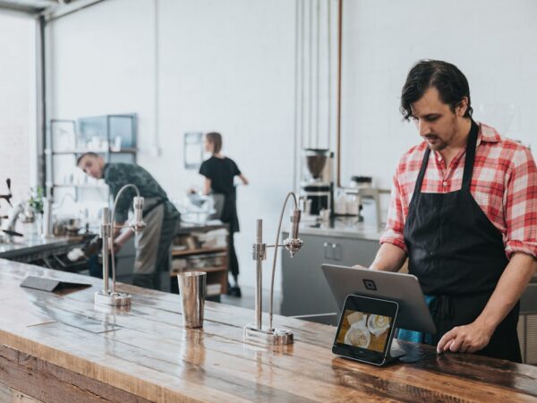 cafe-640x480-77488333.jpeg