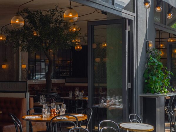 cafe-640x480-86067504.jpeg
