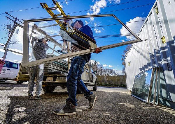 movers-640x480-60169361.jpeg