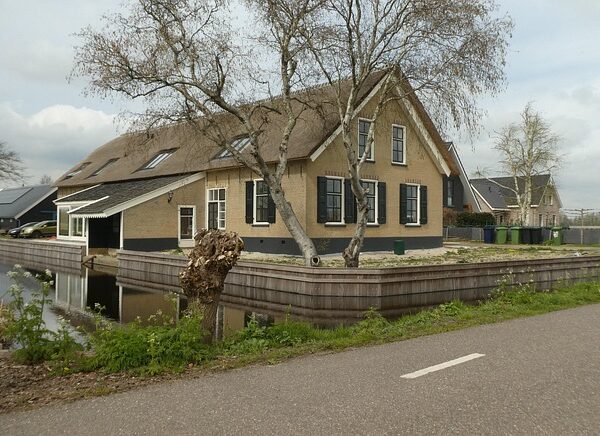 roofing-inspection-640x480-13310663.jpeg