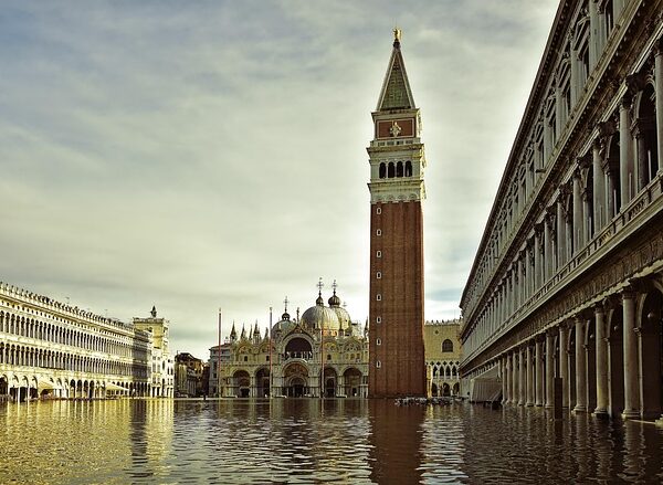 water-damage-640x480-51046245.jpeg