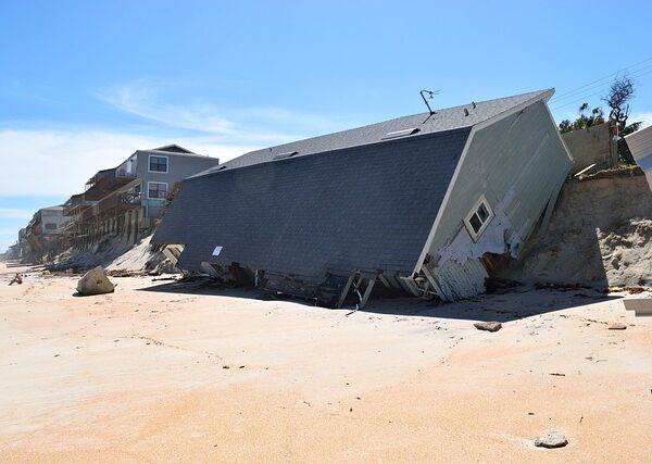 water-damage-640x480-69018376.jpeg