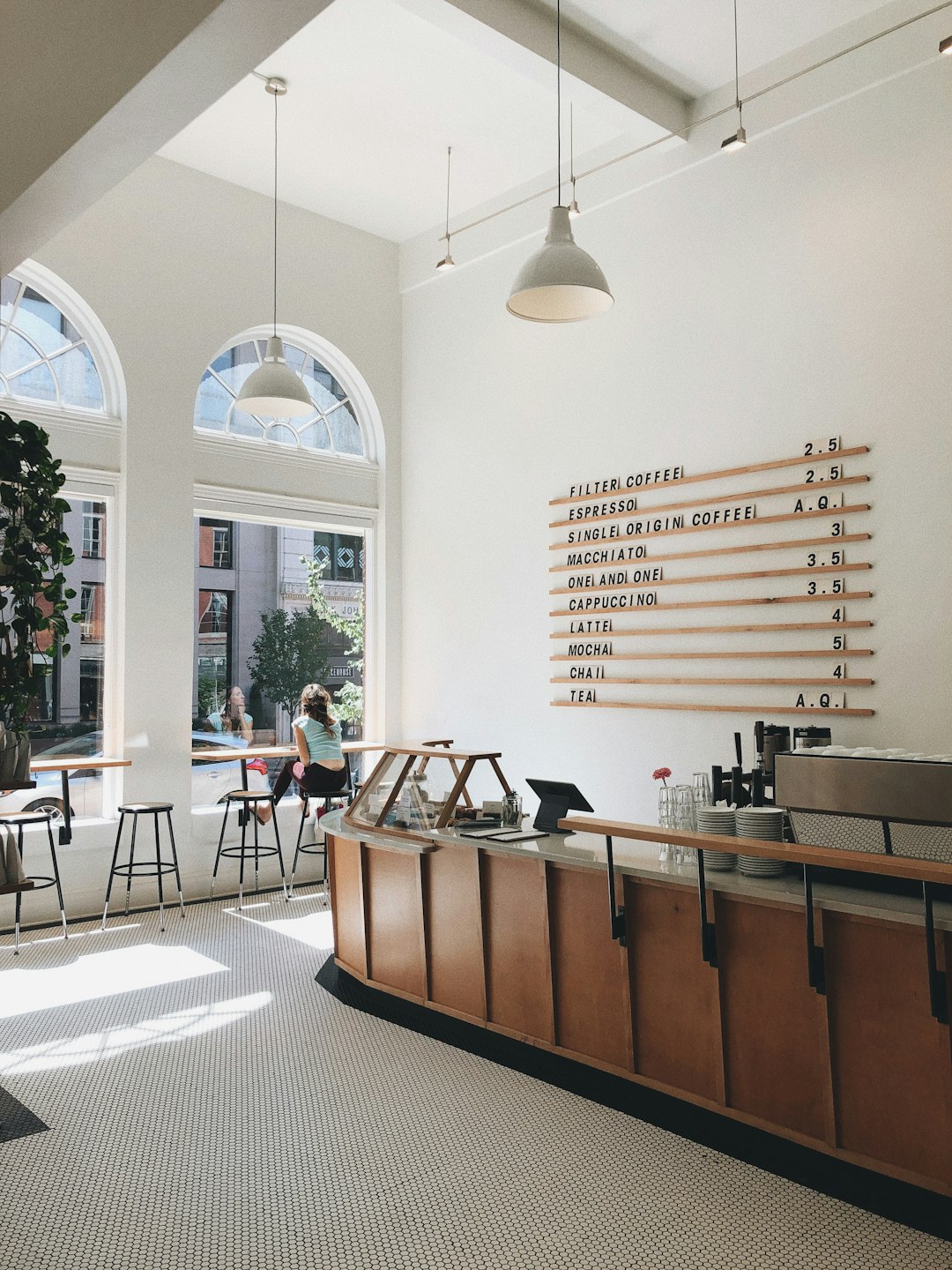 cafe-640x480-32540962.jpeg