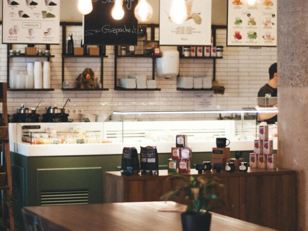 cafe-640x480-73696479.jpeg