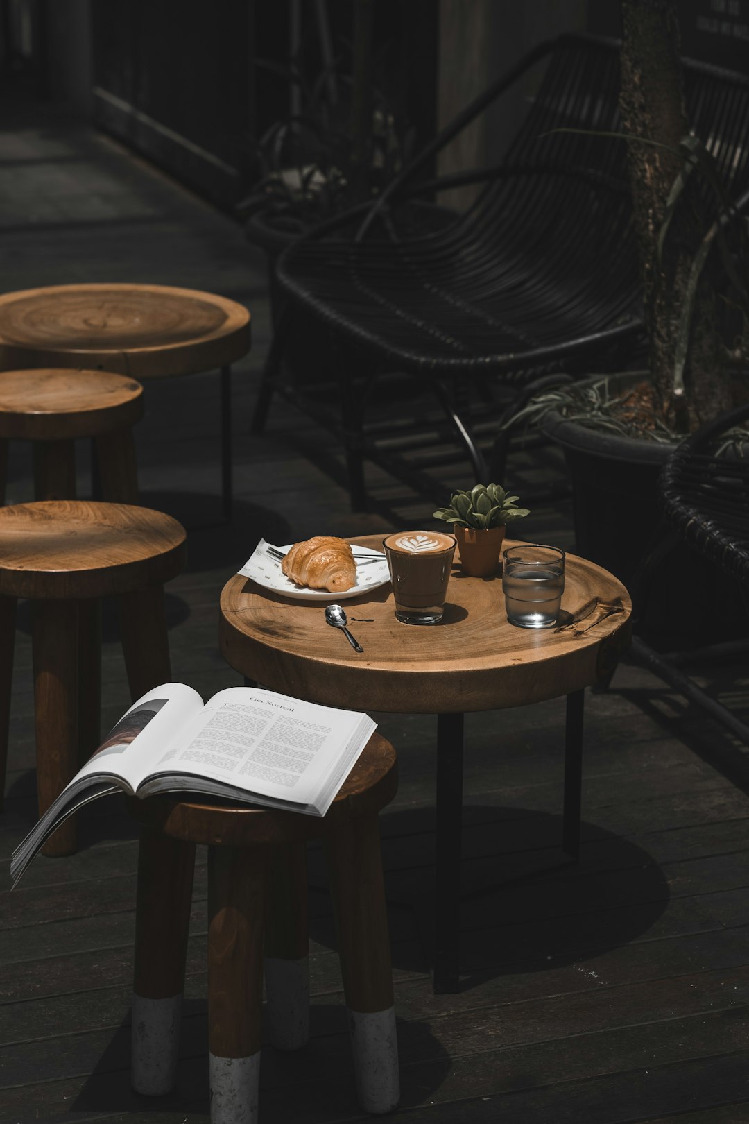 cafe-640x480-7737616.jpeg