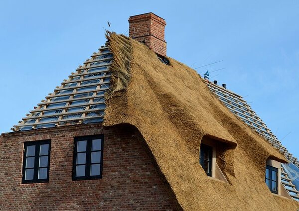 roofing-inspection-640x480-4314638.jpeg