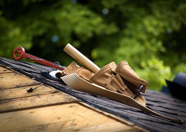 roofing-inspection-640x480-47954542.jpeg