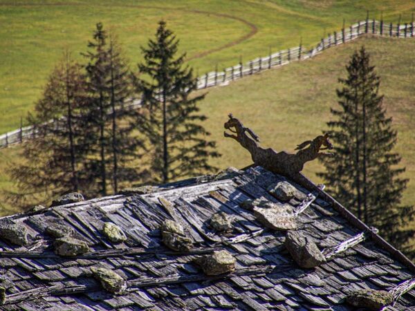 roofing-inspection-640x480-81499976.jpeg
